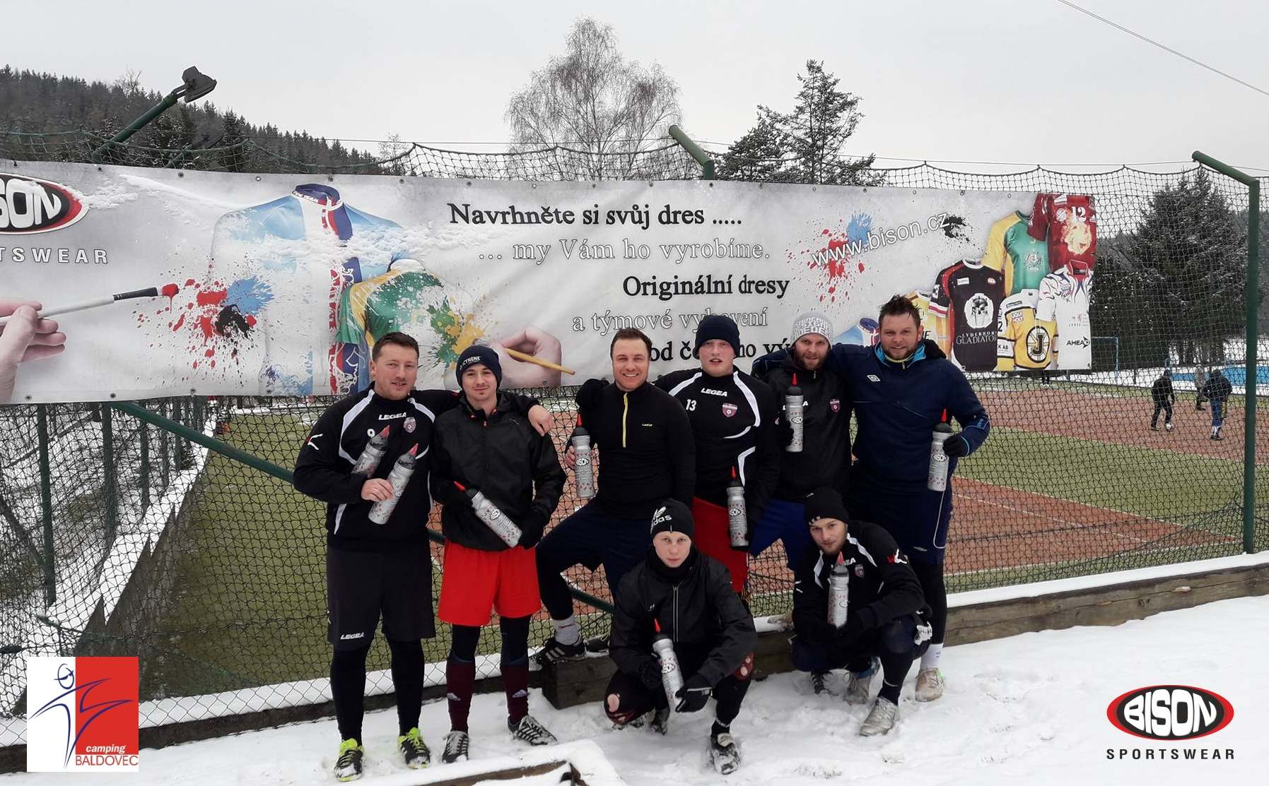 Týmové soustředění před sezónou s podporou Bison Sportswear, výrobce sportovních dresů na zakázku.